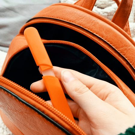 La lima de uñas de cristal en estuche es ideal para viajar